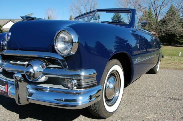 Ford Custom 2DR Convertible 1951 image number 32