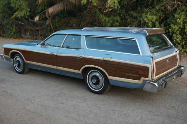 Ford Country Squire 1973 image number 11