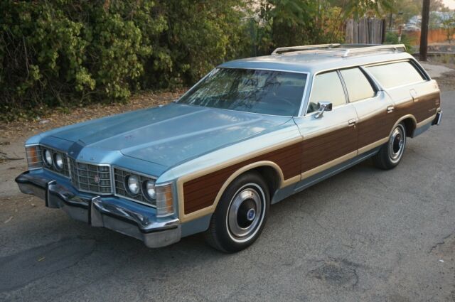 Ford Country Squire 1973 image number 12