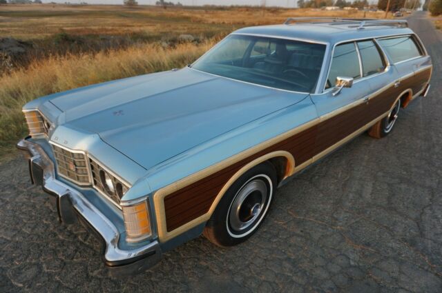 Ford Country Squire 1973 image number 13