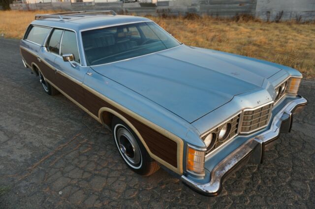 Ford Country Squire 1973 image number 14