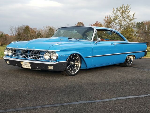 Ford Galaxie 1961 image number 16