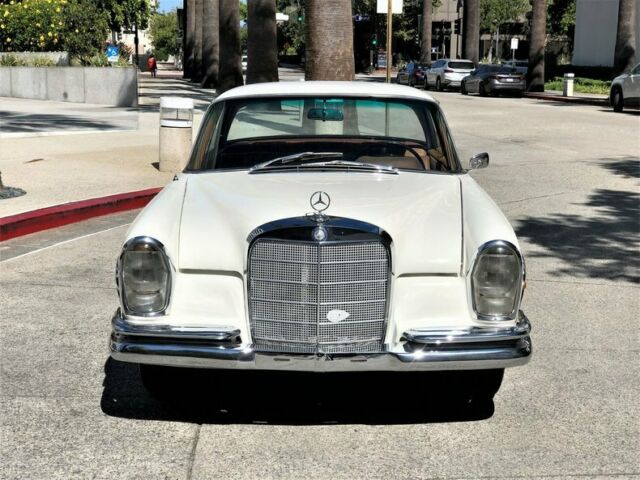 Mercedes-Benz 200-Series 1964 image number 25