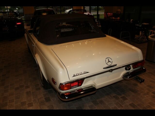 Mercedes-Benz SL-Class 1970 image number 30