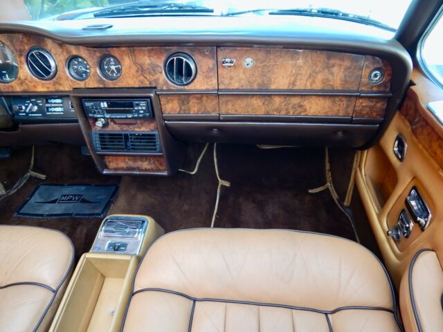 Rolls-Royce Corniche 1977 image number 40