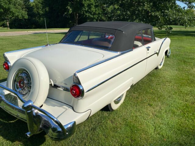 Ford Sunliner 1955 image number 2