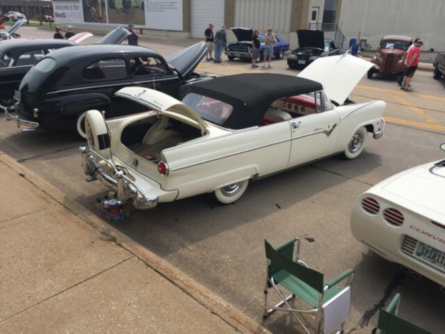 Ford Sunliner 1955 image number 23