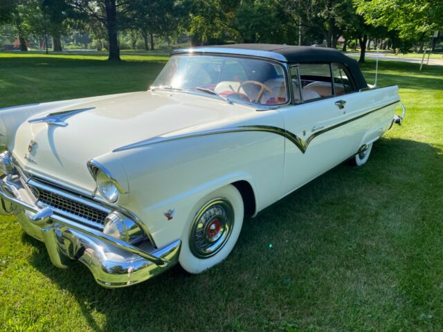 Ford Sunliner 1955 image number 29