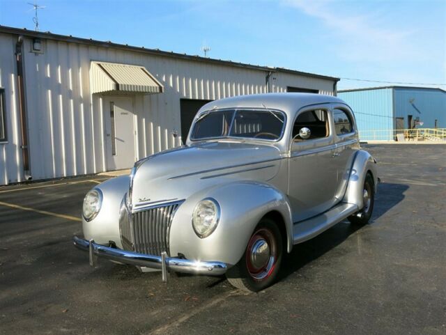 Ford Deluxe Tudor Sedan, 1939 image number 24