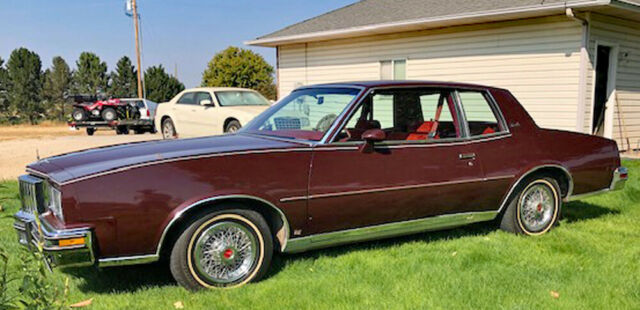 Pontiac Grand Prix 1978 image number 0