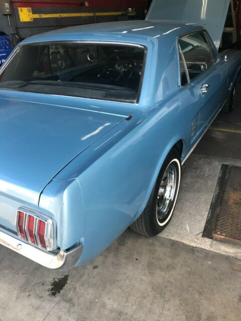 Ford Mustang 1966 image number 24