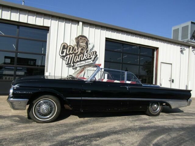 Ford Galaxie 1961 image number 10