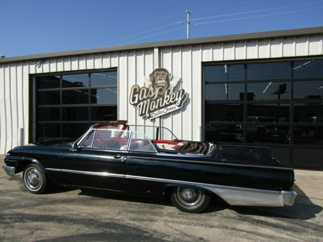 Ford Galaxie 1961 image number 14