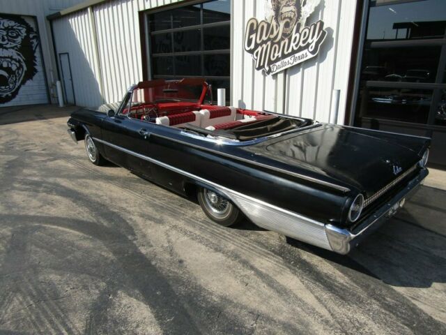 Ford Galaxie 1961 image number 16