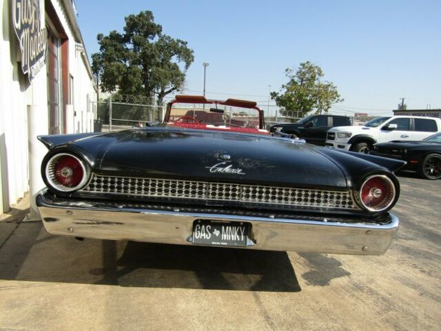 Ford Galaxie 1961 image number 19