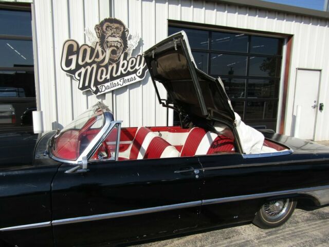 Ford Galaxie 1961 image number 2