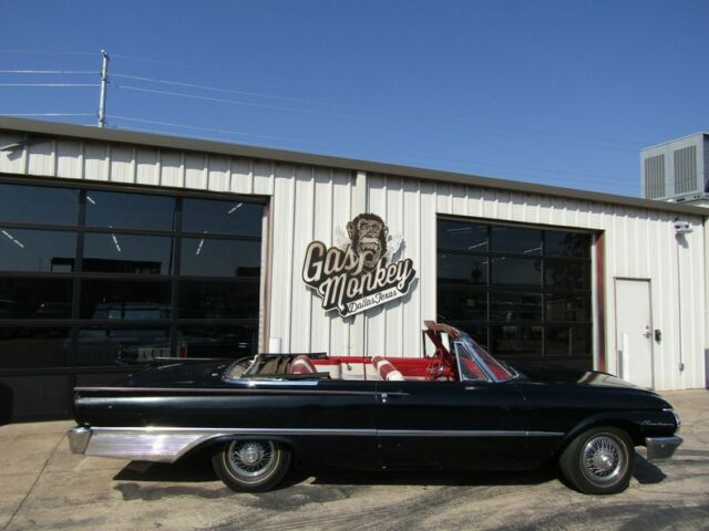 Ford Galaxie 1961 image number 21