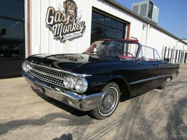 Ford Galaxie 1961 image number 30