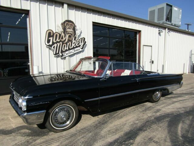 Ford Galaxie 1961 image number 32