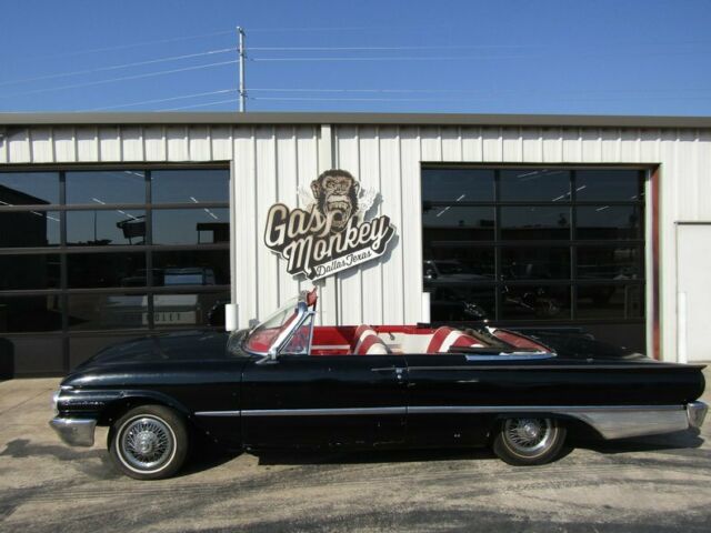 Ford Galaxie 1961 image number 35