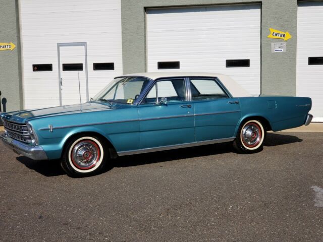 Ford Galaxie 1966 image number 10