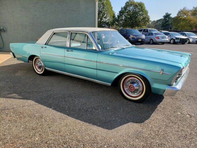 Ford Galaxie 1966 image number 31