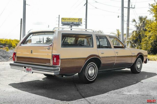 Oldsmobile Custom Cruiser 1977 image number 11