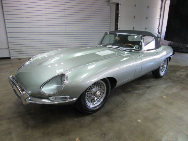 Jaguar XK-E 1967 image number 11