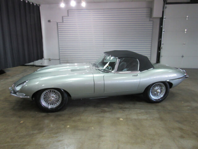 Jaguar XK-E 1967 image number 16