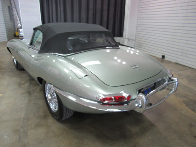 Jaguar XK-E 1967 image number 19