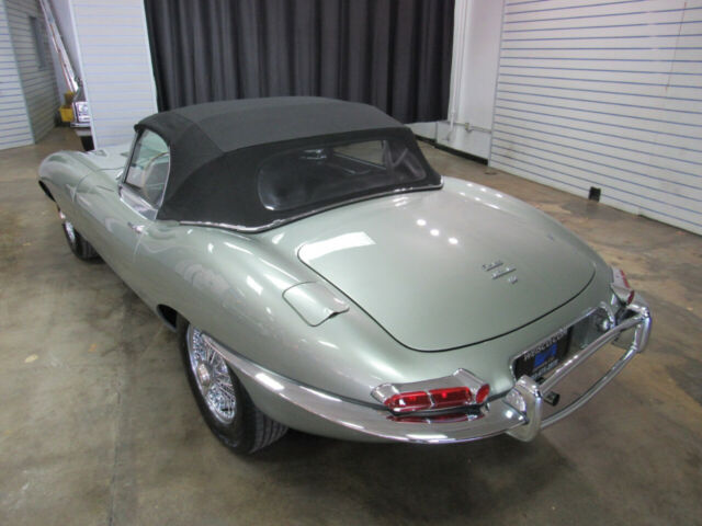 Jaguar XK-E 1967 image number 20