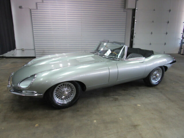 Jaguar XK-E 1967 image number 21