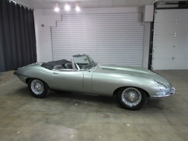 Jaguar XK-E 1967 image number 27