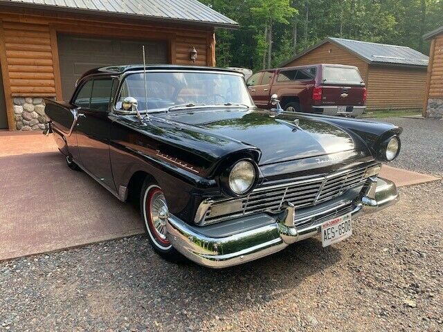 Ford Fairlane 1957 image number 16