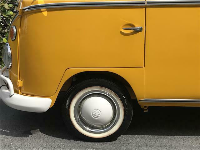 Volkswagen Bus/Vanagon 1973 image number 20