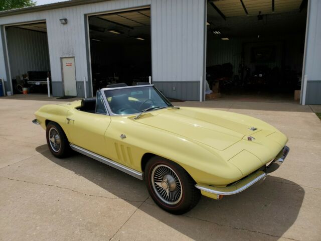 Chevrolet Corvette 1966 image number 10