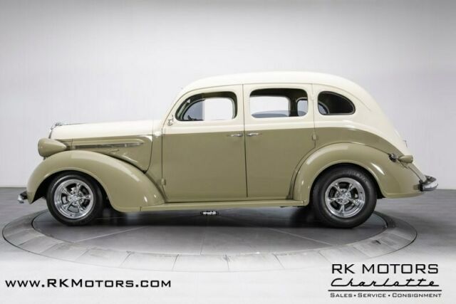 Plymouth Custom 1937 image number 9