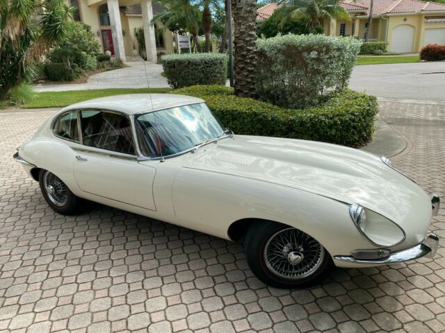 Jaguar E-Type 1968 image number 0