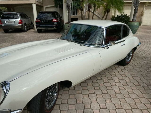 Jaguar E-Type 1968 image number 16