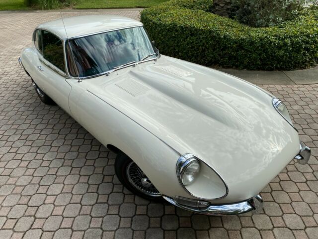 Jaguar E-Type 1968 image number 29