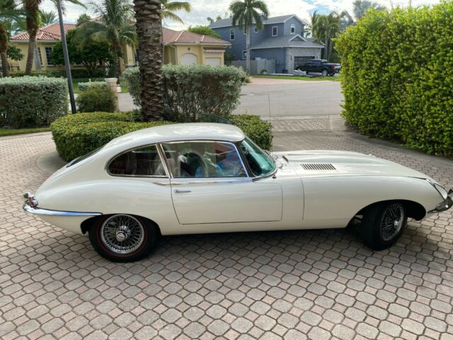 Jaguar E-Type 1968 image number 41