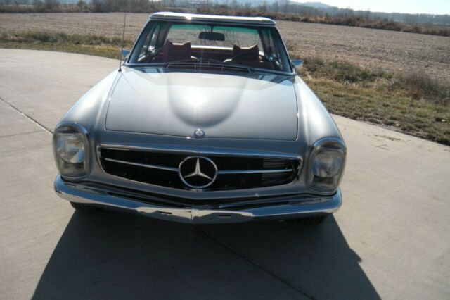 Mercedes-Benz SL-Class 1969 image number 0