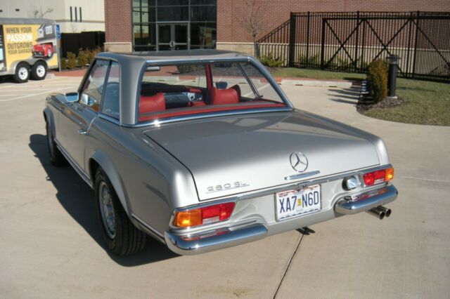 Mercedes-Benz SL-Class 1969 image number 26