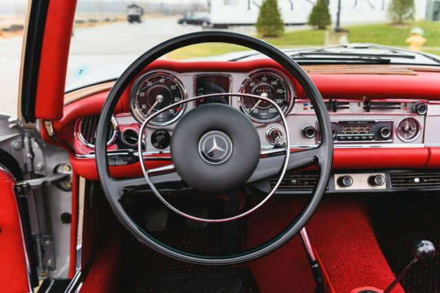 Mercedes-Benz SL-Class 1969 image number 35