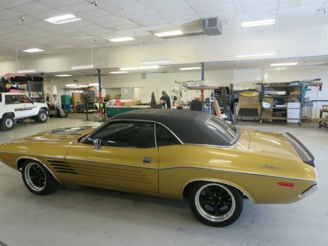 Dodge Challenger 1972 image number 32