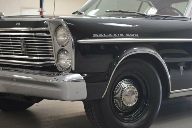 Ford Galaxie 1965 image number 1