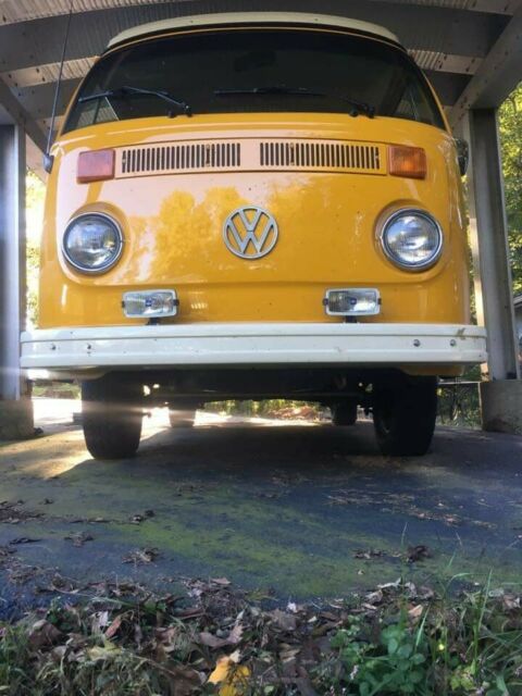 Volkswagen Bus/Vanagon 1976 image number 13