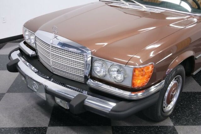 Mercedes-Benz 200-Series 1977 image number 22