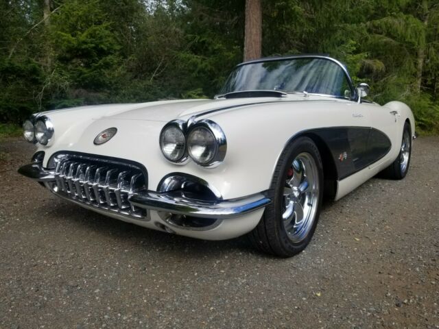 Chevrolet Corvette 1960 image number 0