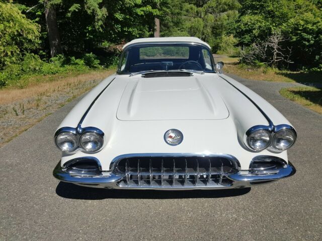 Chevrolet Corvette 1960 image number 23